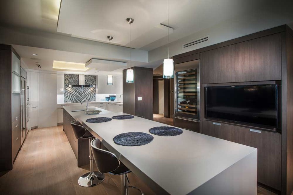 Enclosed kitchen - mid-sized contemporary u-shaped light wood floor enclosed kitchen idea in Miami with an undermount sink, flat-panel cabinets, dark wood cabinets, quartz countertops, black backsplash, stainless steel appliances and an island