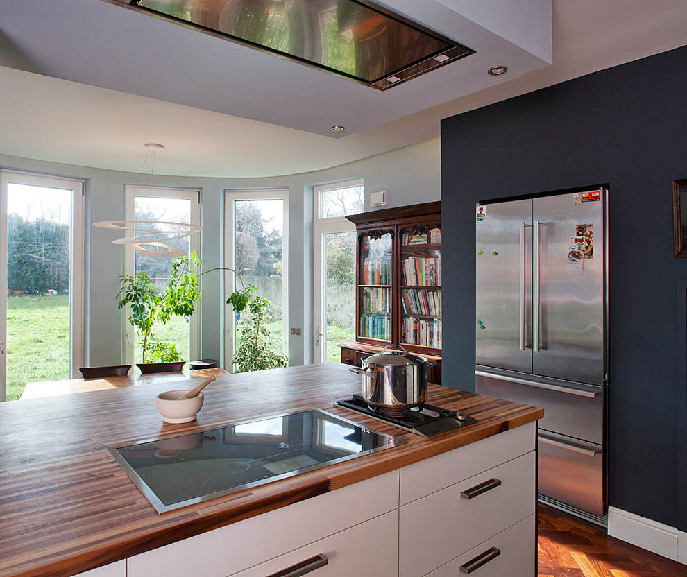 Design ideas for a midcentury kitchen in Dublin.