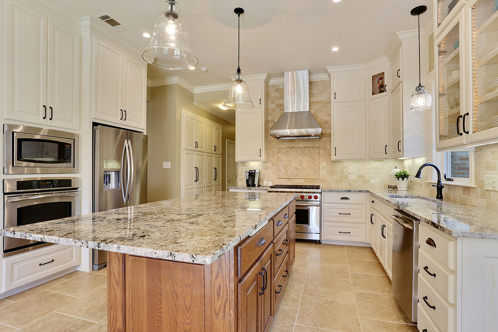 Inspiration for a traditional kitchen in New Orleans.