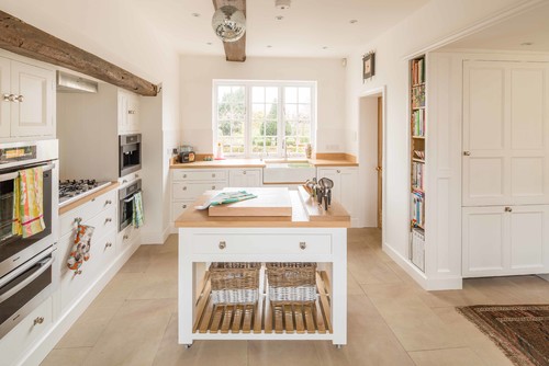 White Kitchen with a island in the middle