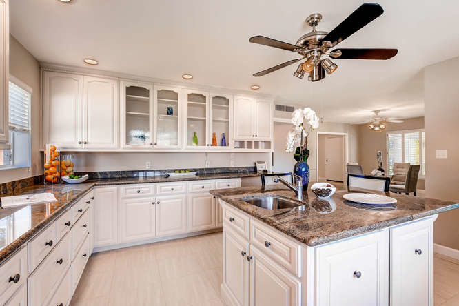 Inspiration for a mid-sized transitional kitchen remodel in Phoenix
