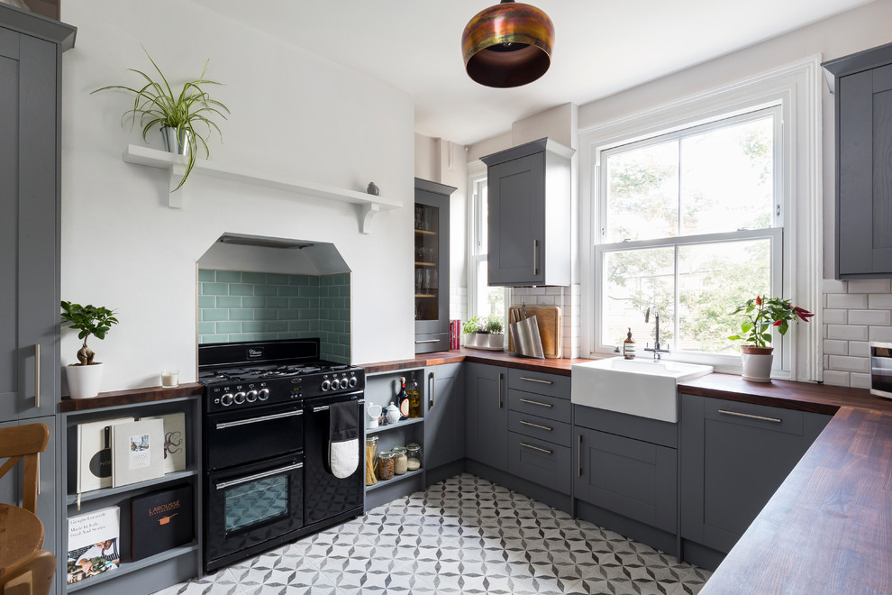 Inspiration for a classic kitchen in London.