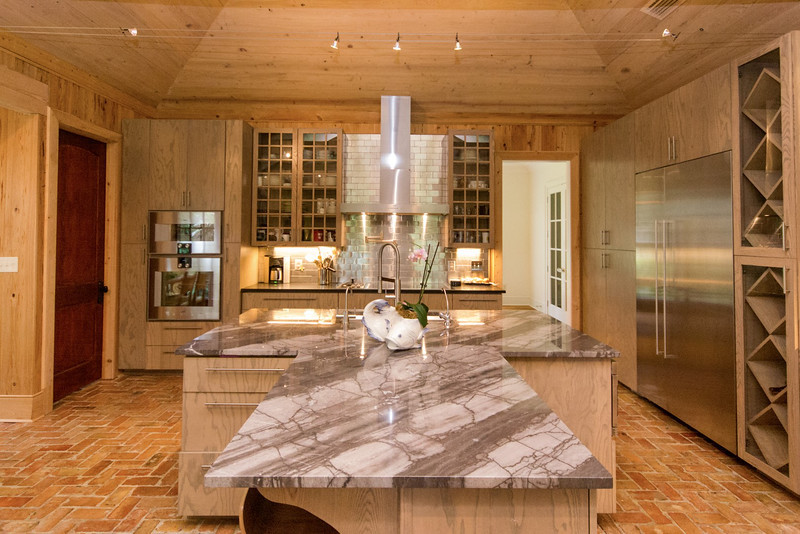 Kitchen photo in Miami