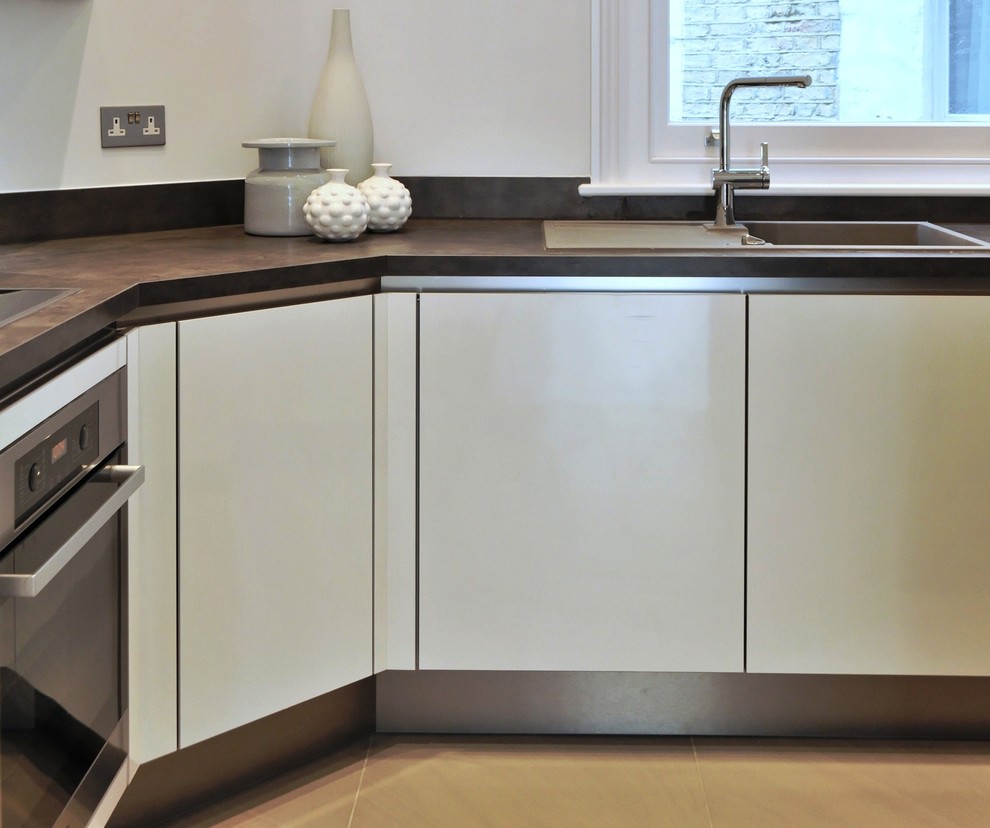 Rental Flat, Kensington Modern Kitchen Gloucestershire by