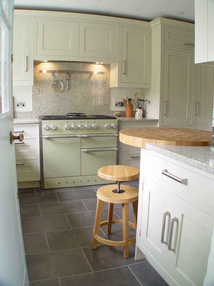 Replace an outdated kitchen in Hertfordshire Traditional Kitchen