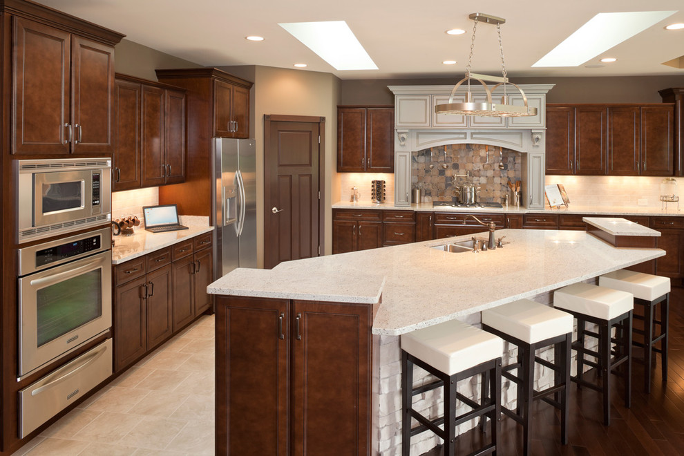 Inspiration for a timeless kitchen remodel in Cincinnati with stainless steel appliances