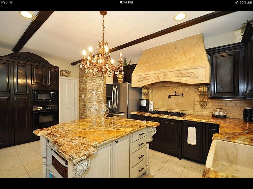 Elegant kitchen photo in Houston