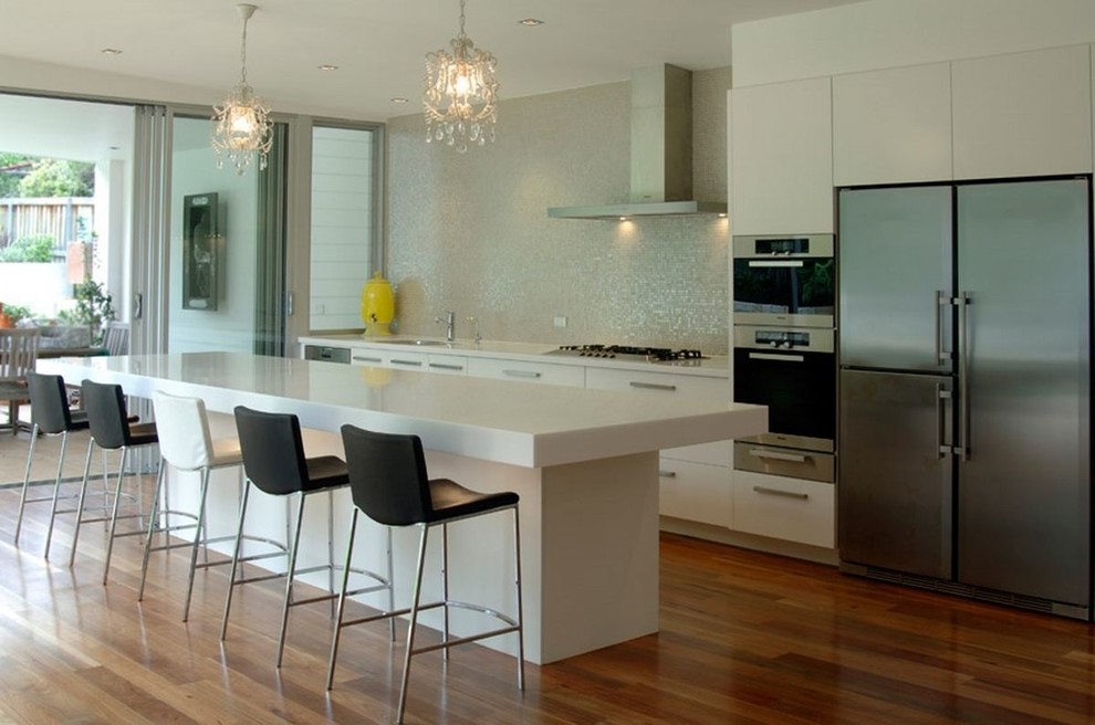 Inspiration for a modern kitchen remodel in Ottawa