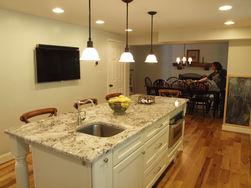 Reston, VA Traditional Kitchen with exotic granite Traditional
