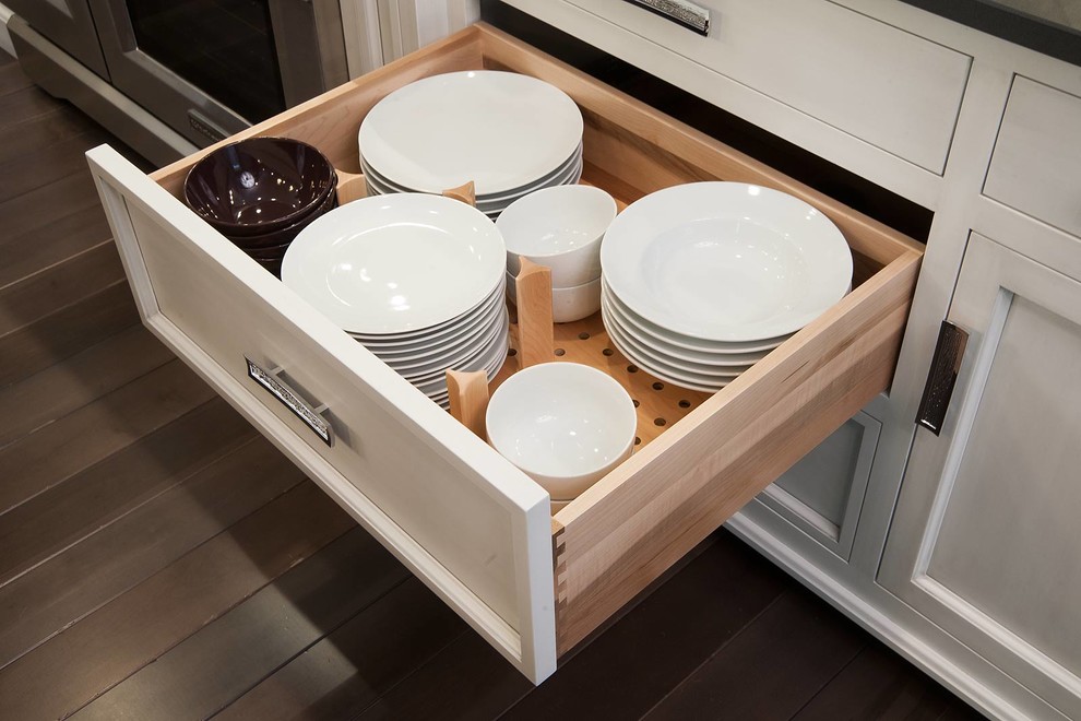 Example of a transitional kitchen design in Cleveland