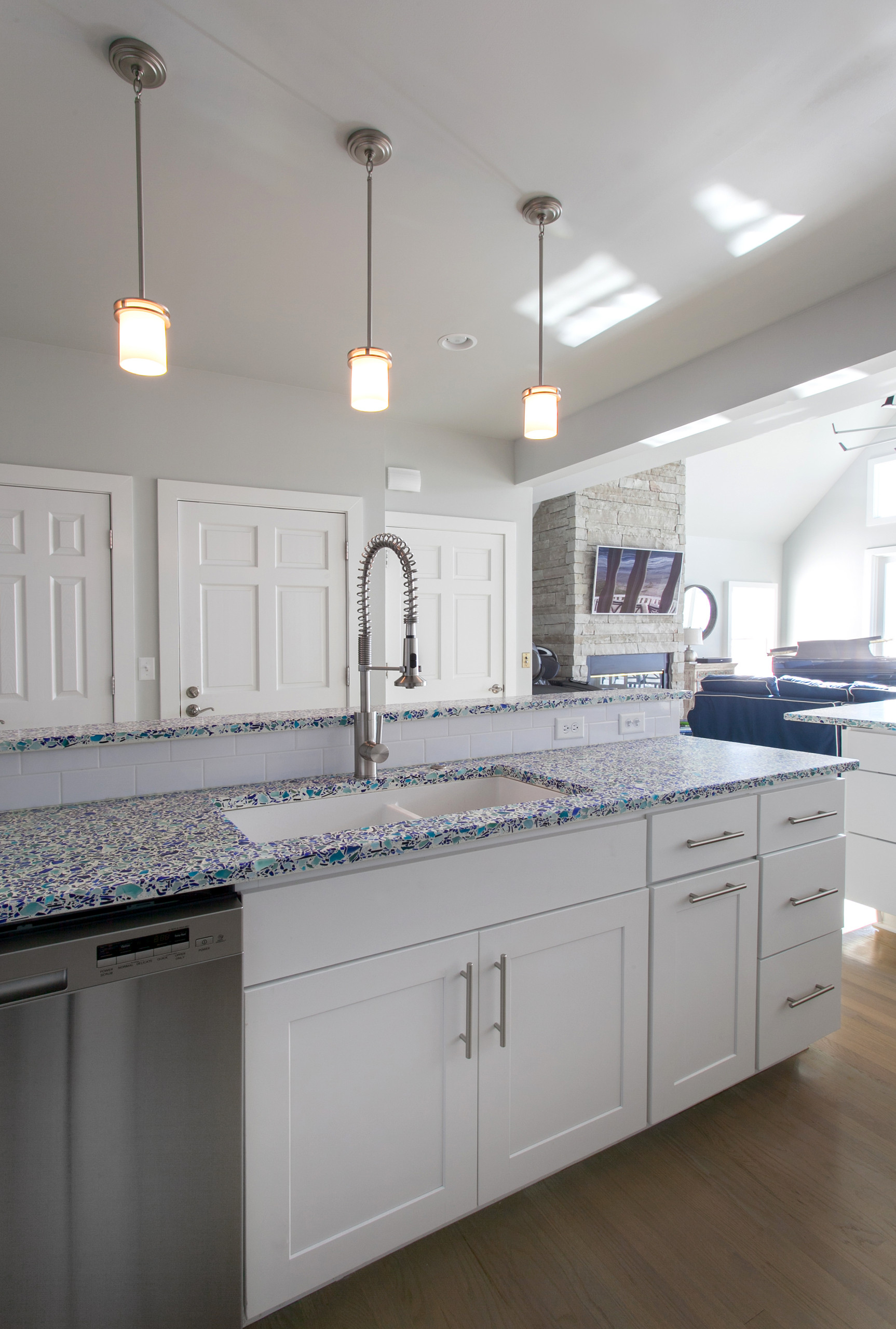 14 Kitchens With Recycled Glass Countertops