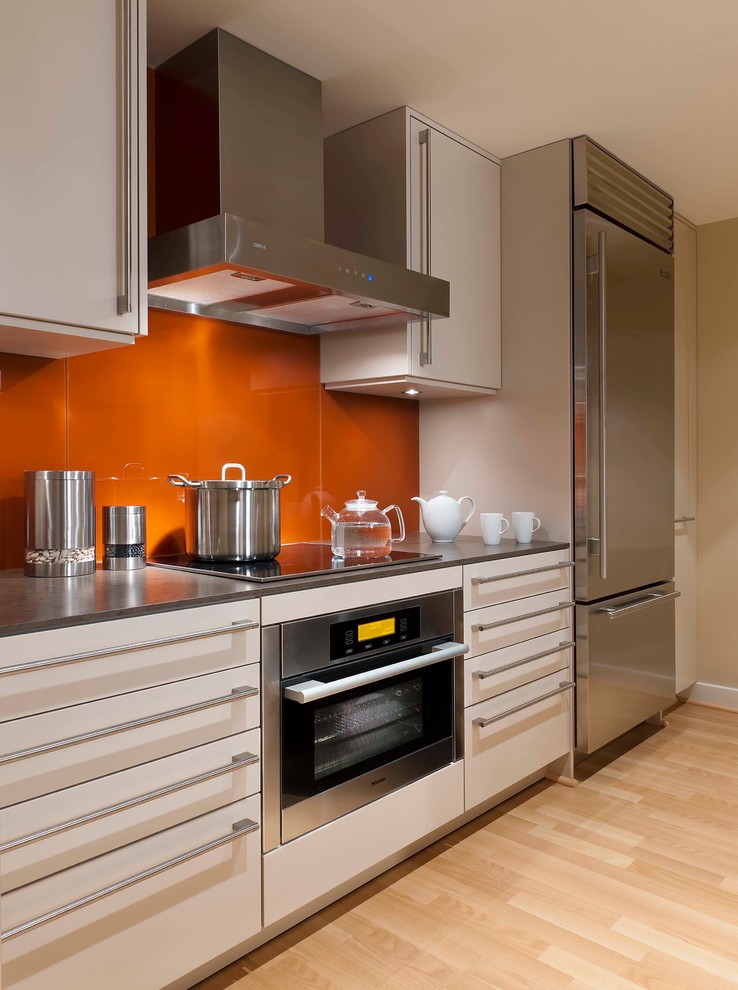 Trendy kitchen photo in DC Metro with stainless steel appliances