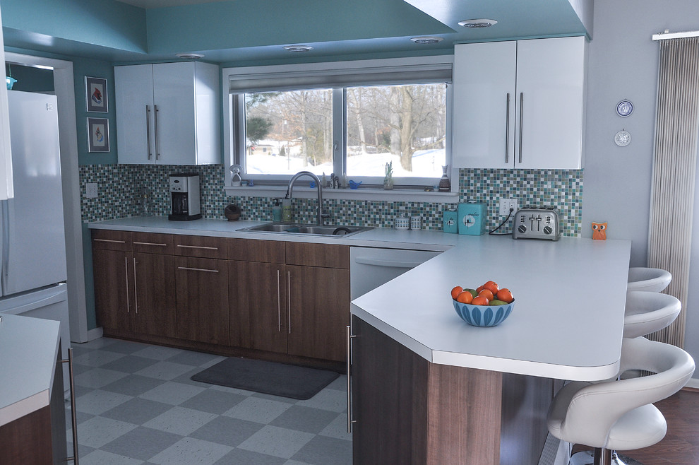 Inspiration for a modern kitchen remodel in Grand Rapids