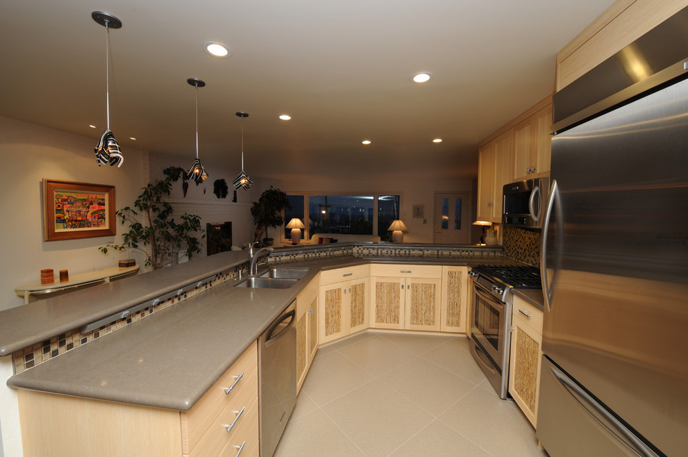 Example of a mid-sized trendy u-shaped ceramic tile and beige floor eat-in kitchen design in San Francisco with a double-bowl sink, flat-panel cabinets, light wood cabinets, quartz countertops, multicolored backsplash, glass tile backsplash, stainless steel appliances and a peninsula