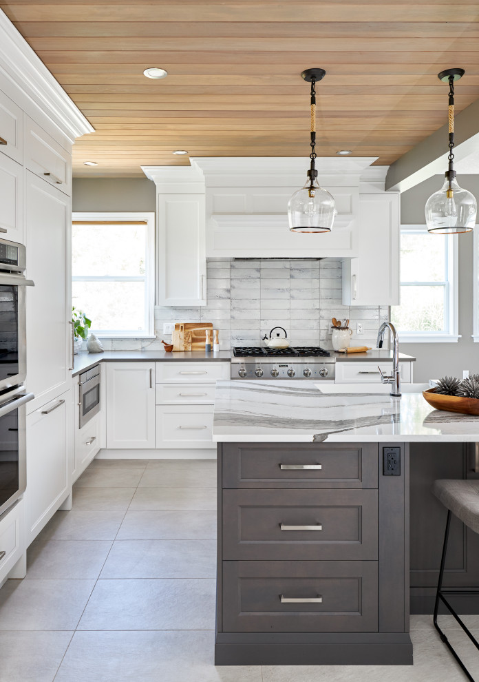 Inspiration for a farmhouse kitchen remodel in Toronto