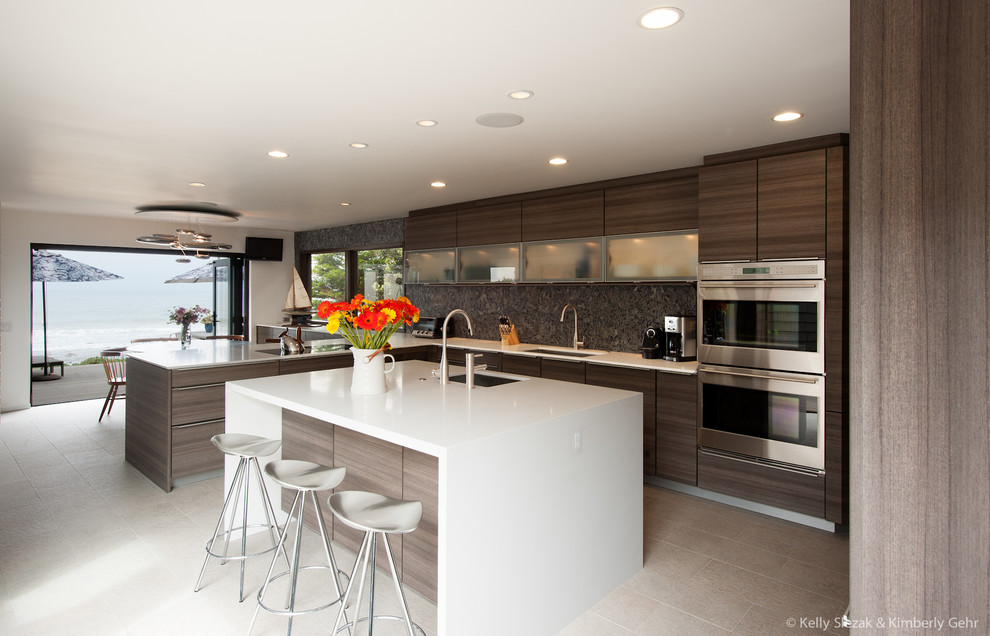 Photo of a modern kitchen in Santa Barbara.
