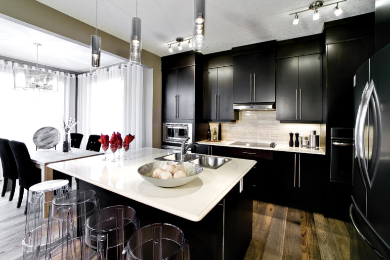 Kitchen - contemporary kitchen idea in Calgary