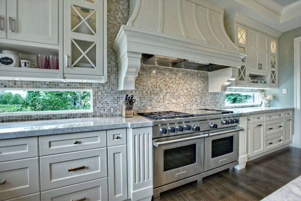 This is an example of a classic kitchen in Calgary.