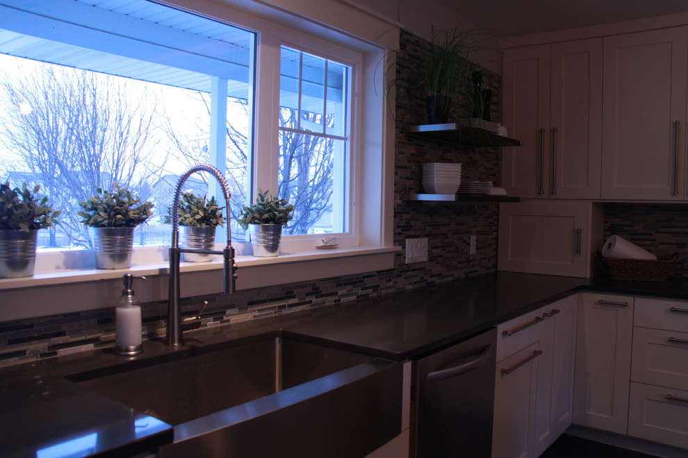 Example of a trendy kitchen design in Minneapolis