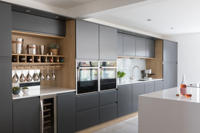 https://st.hzcdn.com/simgs/pictures/kitchens/roma-silk-graphite-with-portland-oak-masterclass-kitchens-img~de717c4a0ab277fe_4-0263-1-7b2d88d.jpg