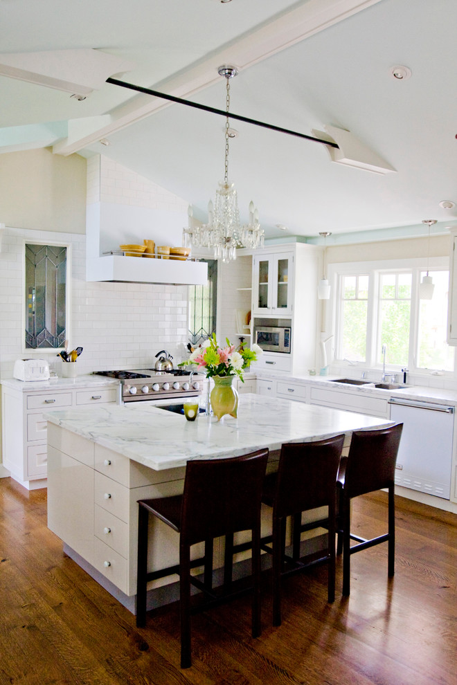 This is an example of a traditional kitchen in Denver with an island.