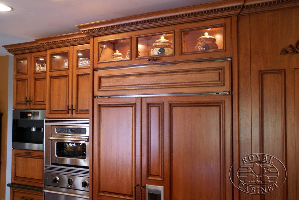 Royal Company Traditional Kitchen in Environmental Friendly