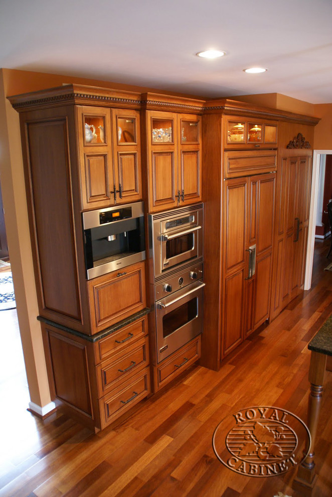 Royal Company Traditional Kitchen in Environmental Friendly