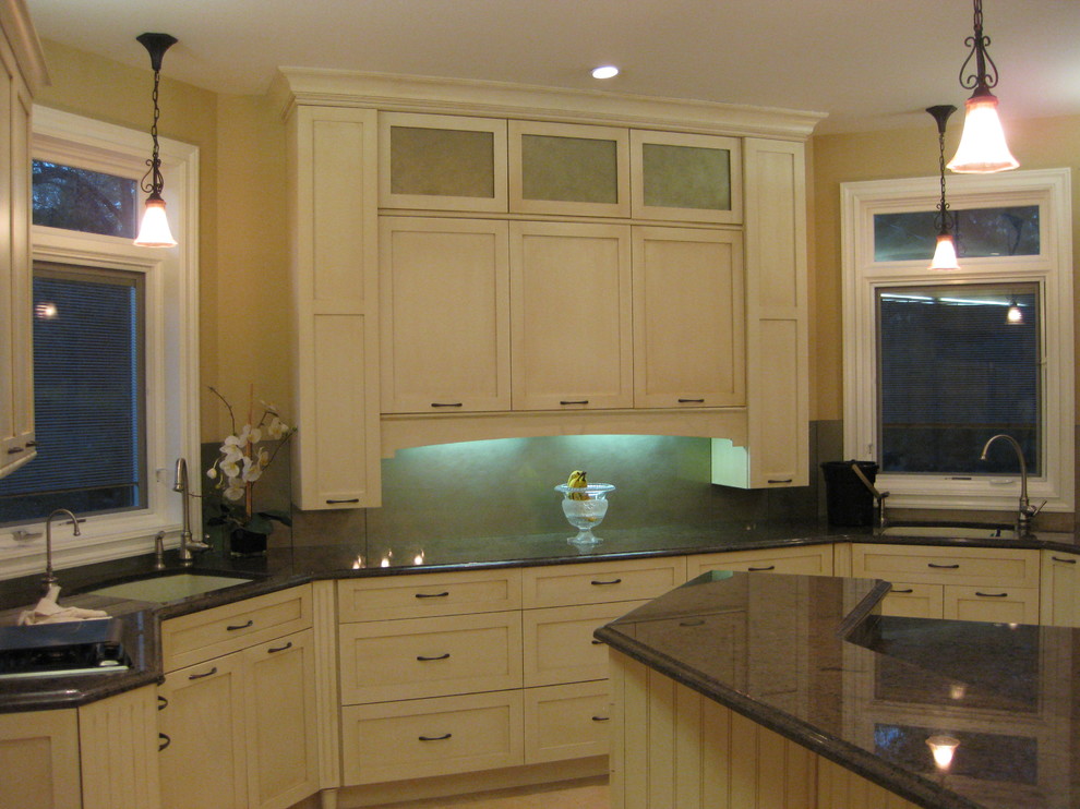 RSMonsey, NY Transitional Kitchen New York by Dynamic Kitchen