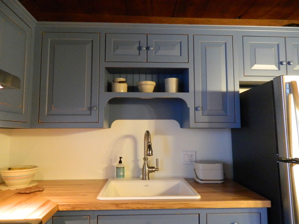 Inspiration for a small rustic l-shaped eat-in kitchen remodel in Philadelphia with blue cabinets and wood countertops