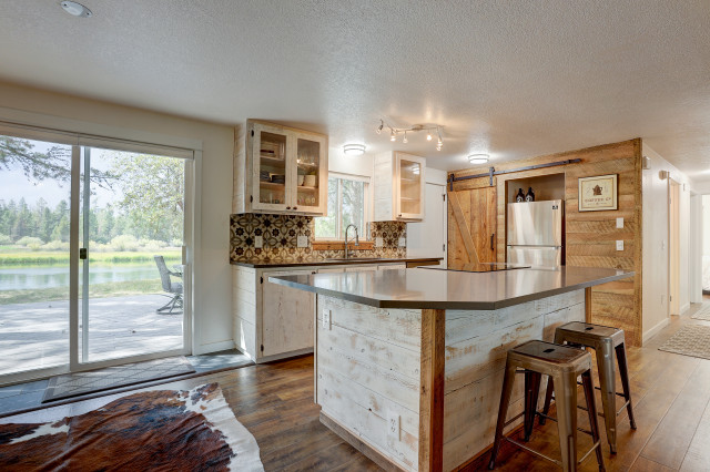 Rustic Farmhouse Kitchen Island With Drawers & Barn Doors