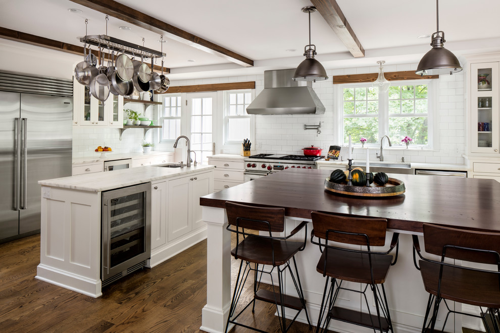 Inspiration for a cottage kitchen remodel in Milwaukee