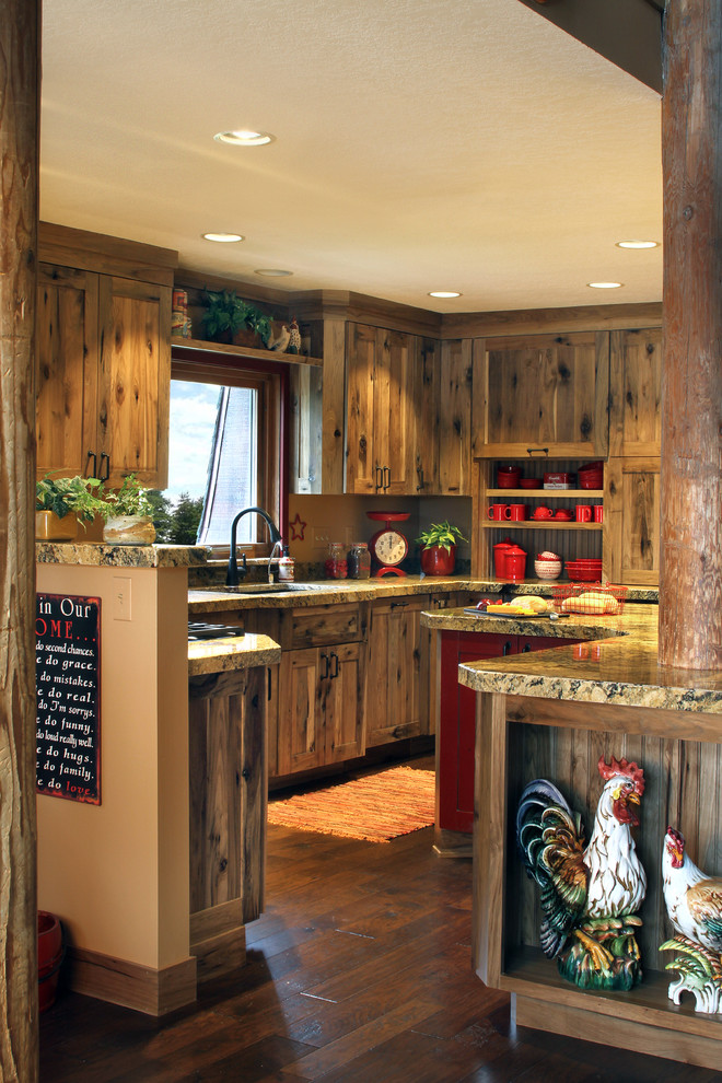Esempio di una grande cucina country con ante in stile shaker, ante in legno scuro e parquet scuro