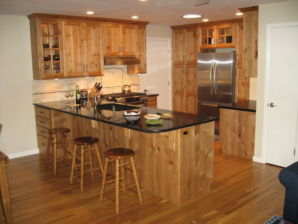 Inspiration for a mid-sized rustic l-shaped dark wood floor eat-in kitchen remodel in Denver with a double-bowl sink, shaker cabinets, light wood cabinets, quartzite countertops, beige backsplash, stone tile backsplash, stainless steel appliances and a peninsula