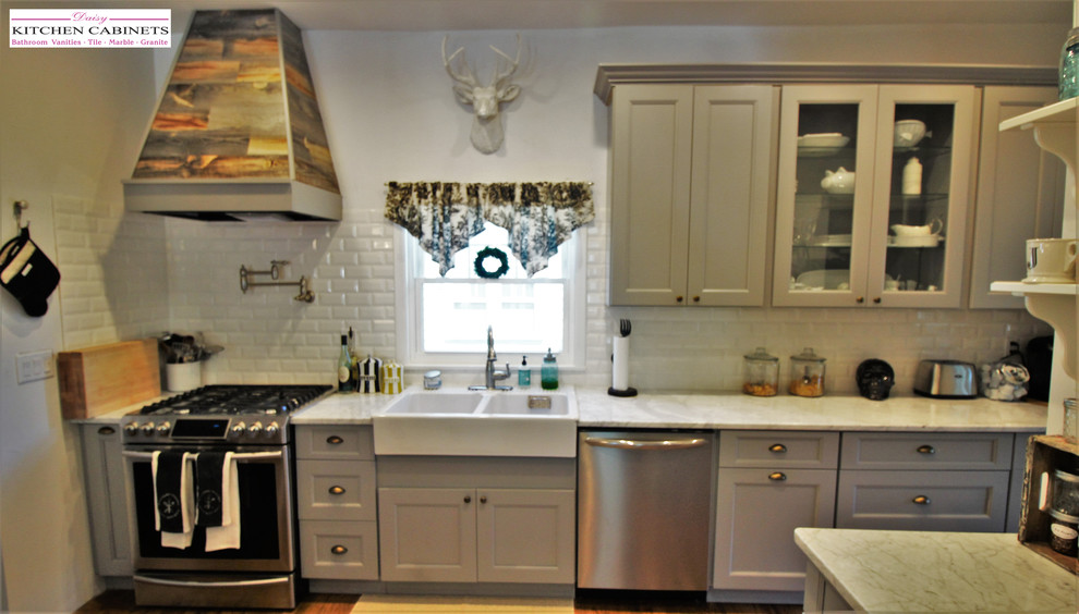 Rutherford, NJ Transitional Kitchen New York by Daisy Kitchen
