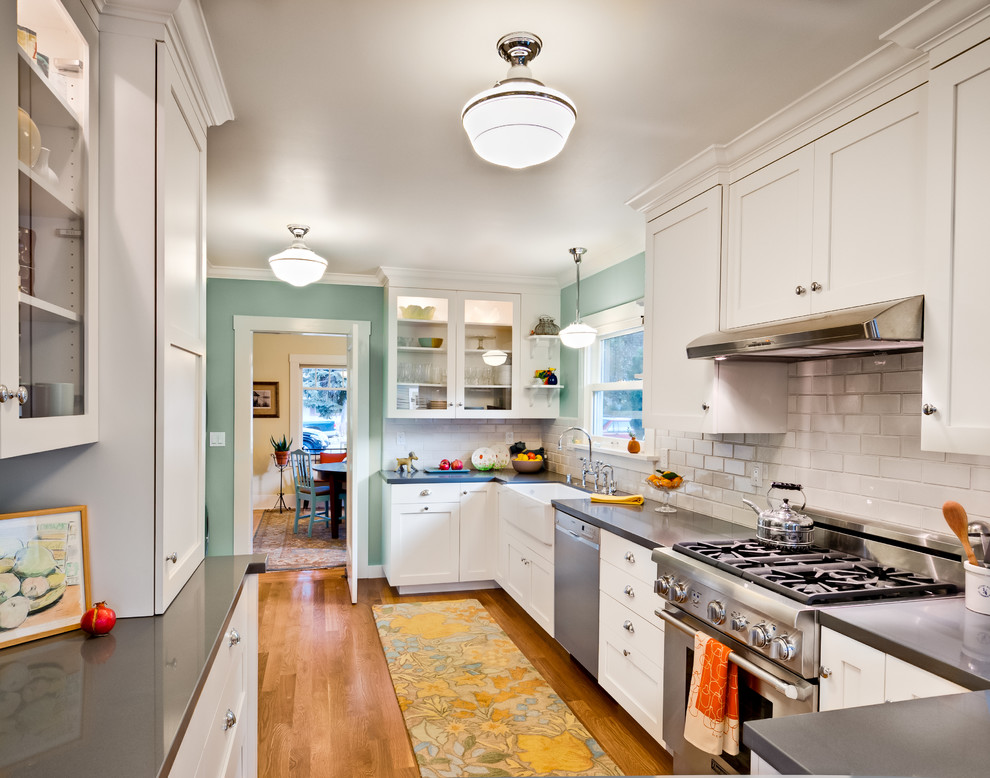 This is an example of a contemporary kitchen in Philadelphia.