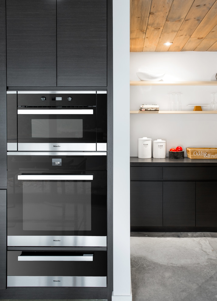 This is an example of a medium sized modern kitchen in Montreal.