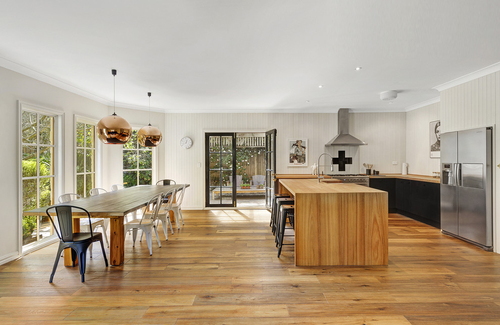 Inspiration for a traditional kitchen in Melbourne.