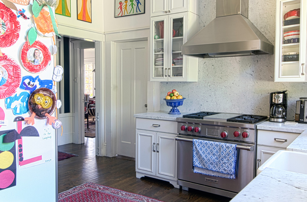 サンフランシスコにあるエクレクティックスタイルのおしゃれなキッチン (エプロンフロントシンク、シルバーの調理設備) の写真