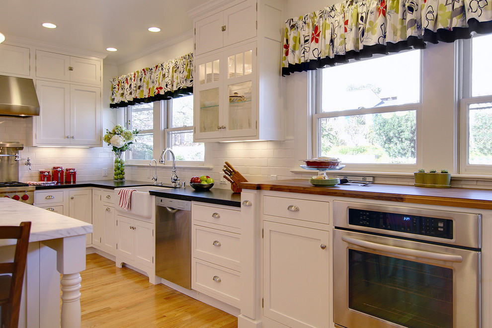 Elegant kitchen photo in San Francisco