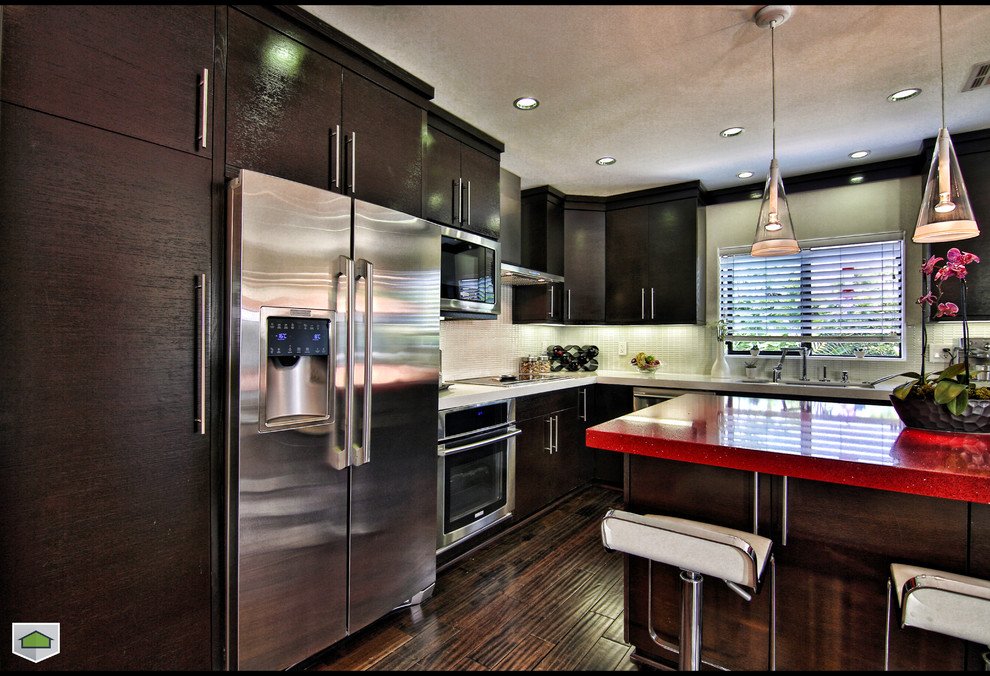 Inspiration for a modern kitchen in San Diego.
