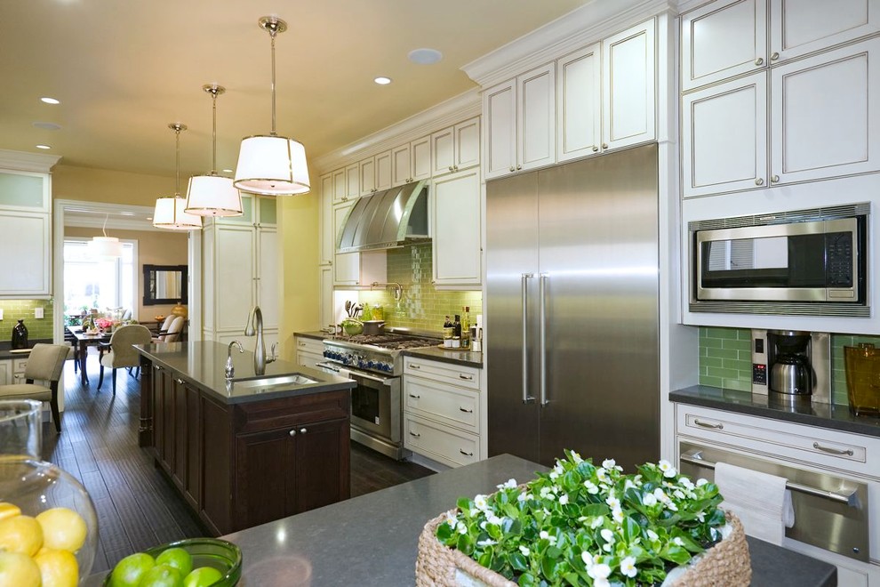Example of a classic kitchen design in San Francisco