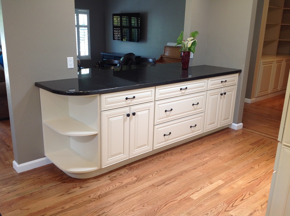 San Jose Medallion Maple Kitchen by Signature Kitchen & Bath