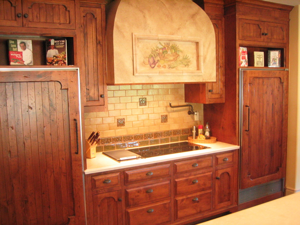 Example of a classic kitchen design in Orange County