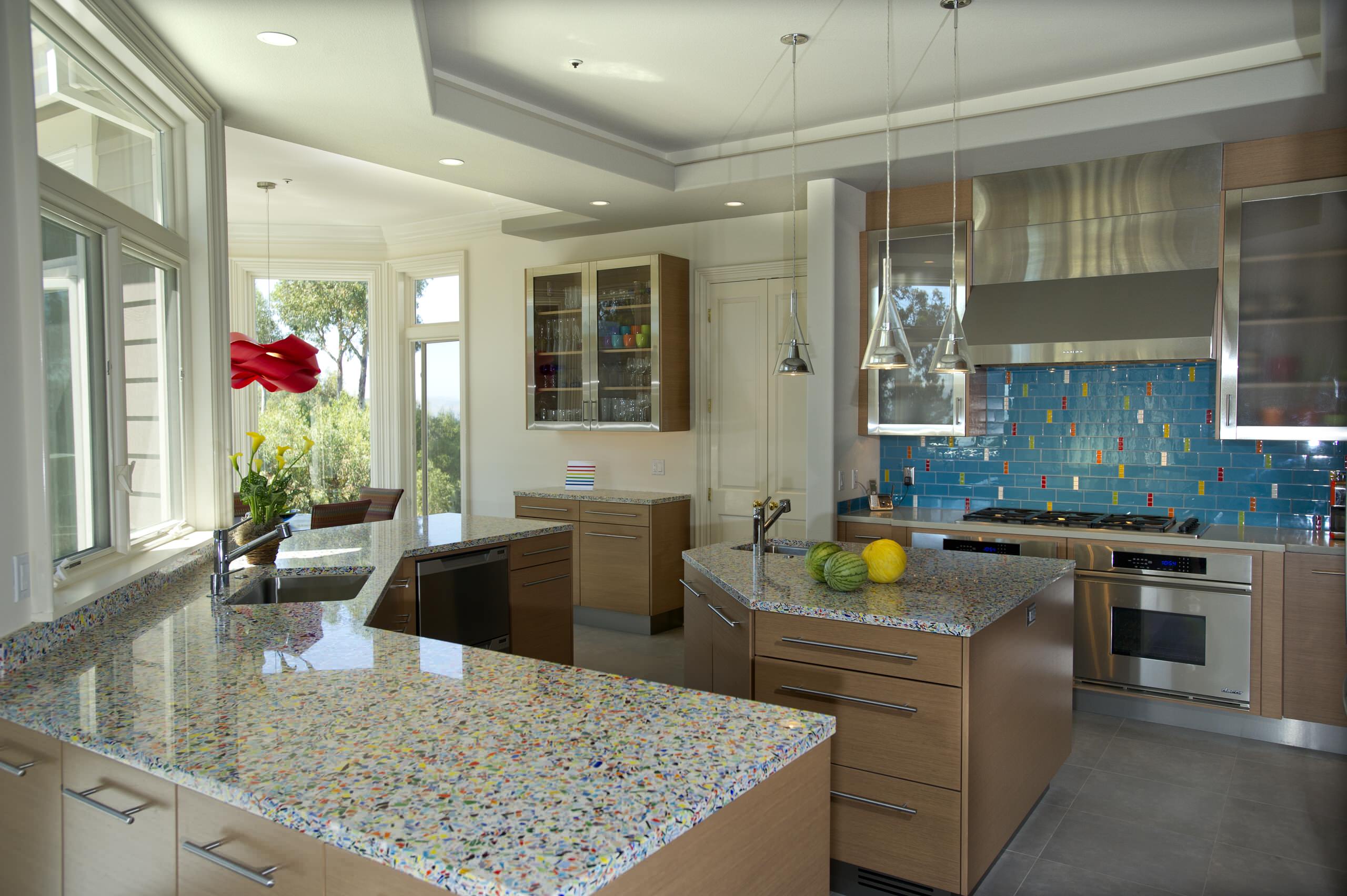 75 Beautiful Kitchen with Recycled Glass Countertops Ideas and Designs -  February 2024 | Houzz UK