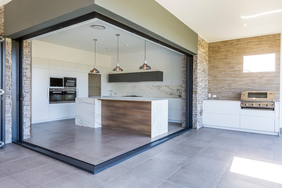 Inspiration for a contemporary kitchen remodel in Gold Coast - Tweed