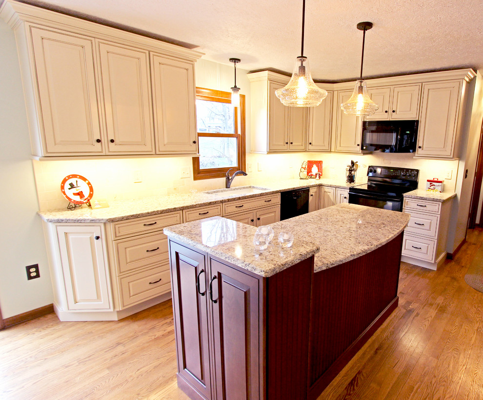 Sandy Blonde Kitchen With Granite Countertops Wadsworth Oh Traditional Kitchen Cleveland By Cabinet S Top