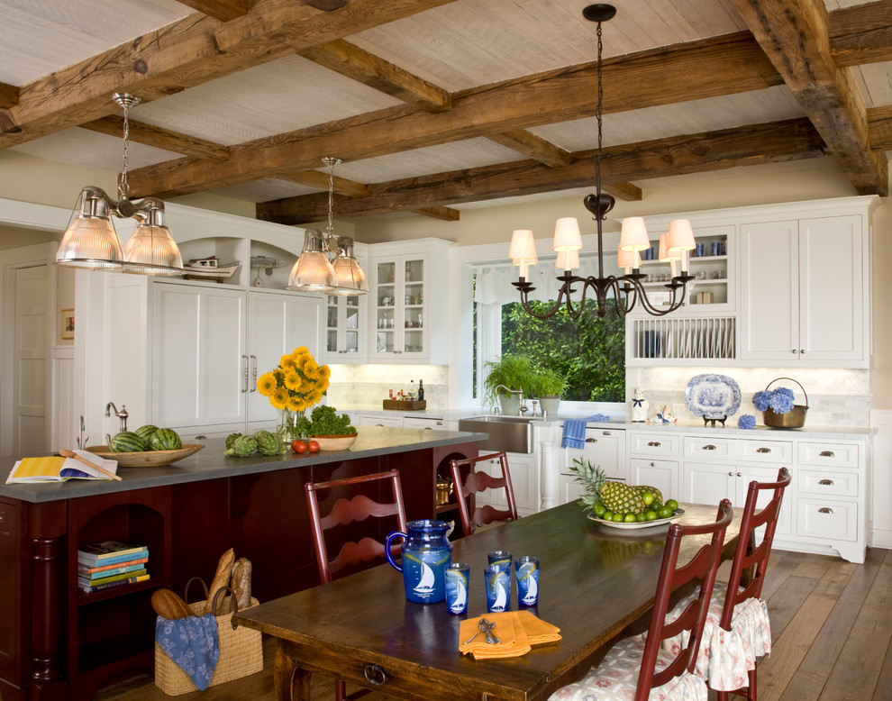 This is an example of a beach style kitchen in Los Angeles.