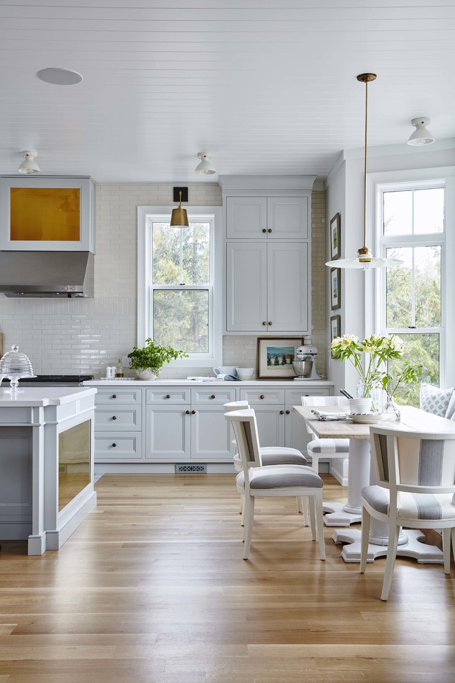 Inspiration for a country kitchen remodel in Toronto