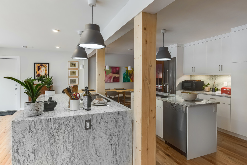 Saskatoon Renovation - Lucie - Contemporary - Kitchen - Calgary - by