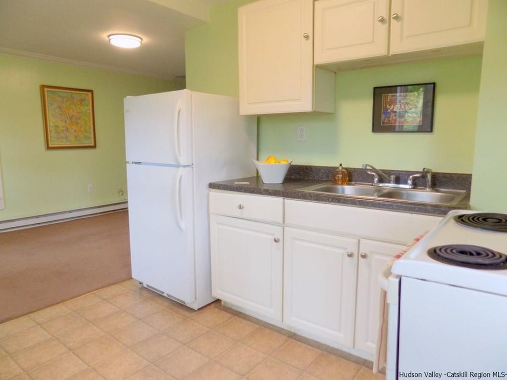 Saugerties Tiny House Partial Staging Farmhouse Kitchen New York by Lifestyled Staging